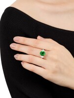Tsavorite Garnet and Diamond Ring |  4.30克拉 天然「東非」沙弗來石 配 鑽石 戒指