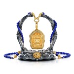 Mei Hua | Microcarvings ‘Amitabha Buddha’, Piece Unique Gold, Lapis Lazuli, Ruby and Diamond Pendent Necklace | 梅花 | 微雕 '無量壽佛' 全球唯一 18K及20K黃金 配 108顆青金石 及 紅寶石 項鏈