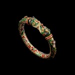 A gem-set and enamelled 'Makara' bracelet, kada Jaipur, North India, 19th century | 十九世紀 北印度齋浦爾 金嵌鑽石、紅寶摩羯首手鐲 內飾琺瑯彩穿花孔雀紋