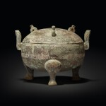 An archaic bronze ritual food vessel and cover (Ding), Eastern Zhou dynasty, late Spring and Autumn / early Warring States period | 東周 春秋末 / 戰國初 青銅卷龍紋蓋鼎