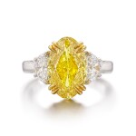 Fancy Vivid Yellow Diamond and Diamond Ring | 4.01克拉 艷彩黃色鑽石 配 鑽石 戒指