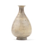 A Buncheong-type bottle vase, Korea, Joseon dynasty,  probably 15th-16th century | 朝鮮王朝 十五至十六世紀 粉青沙器系玉壺春瓶