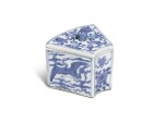 A blue and white fan-shaped box and cover, Ming dynasty, Wanli period | 明萬曆 青花云鶴紋扇形小蓋盒 《督理府》款