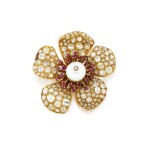 Broche perle de culture, rubis et diamants | Cultured pearl, ruby and diamond brooch