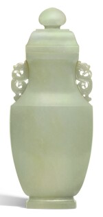 A PALE CELADON JADE VASE AND COVER QING DYNASTY, 18TH/19TH CENTURY | 清十八/十九世紀 青白玉雙龍耳蓋瓶