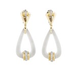 Paire de boucles d'oreille cristal de roche et diamants | Pair of rock crystal and diamond earrings