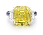 FANCY VIVID YELLOW DIAMOND AND DIAMOND RING | 7.18卡拉 方形 艷彩黃色 VS1淨度 鑽石 配 鑽石 戒指