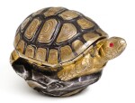 A PARCEL-GILT AND OXIDISED SILVER BONBONNIERE IN THE SHAPE OF A TURTLE, FRENCH, EARLY 20TH CENTURY, RETAILED BY ASPREY, LONDON, 1906