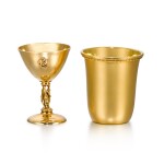 A commemorative 18ct gold cup, Gävle, 1920 and a 23ct gold beaker, Stockholm, 1941,
