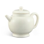 A dehua teapot and cover 17th century | 十七世紀 德化白瓷茶壺 《子信》款