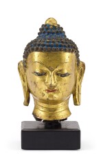  A GILT-BRONZE HEAD OF SHAKYAMUNI BUDDHA, TIBET, 15TH CENTURY  | 十五世紀 藏傳鎏金銅釋迦牟尼佛首