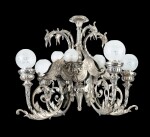 A silver-plated chandelier, late 19th century | Lustre en métal argenté de la fin du XIXème siècle
