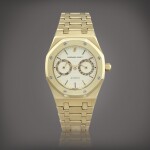 Royal Oak 'the owl', reference 25572BA     Montre bracelet en or jaune avec jour et date |  Yellow gold wristwatch with day, date and bracelet    Vers 1985 |  Circa 1985