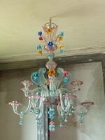 A Murano glass twelve-light chandelier, attributed to Seguso, circa 1950 | Lustre à douze lumières en verre de Murano, attribué à Seguso, vers 1950
