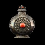 A Mongolian turquoise and coral-inlaid metal snuff bottle, 19th century | 十九世紀 蒙古 金屬嵌寶鼻煙壺