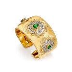 Emerald and Diamond Cuff Bangle | 馬里奧 布契拉提 | 祖母綠 配 鑽石 手鐲