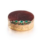 A jewelled two-coloured gold and hardstone snuff box, probably German, 19th century in earlier taste