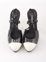 PAIR OF BLACK AND WHITE PATENT LEATHER SLINGBACK SANDALS, CHANEL