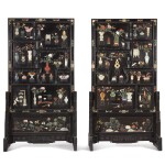 A monumental and extremely rare pair of zitan and hardwood embellished 'hundred antiques' lacquer screens and stands, Qing dynasty, Qianlong period  | 清乾隆 紫檀拼硬木黑漆嵌寳博古圖大座屏一對