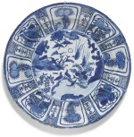 A LARGE BLUE AND WHITE 'KRAAK' DISH MING DYANSTY, WANLI PERIOD