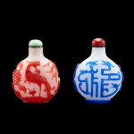 Two overlay glass snuff bottles, Qing dynasty, 18th century | 清十八世紀 珍珠地套料龍紋及鳳紋鼻煙壺一組兩件