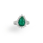 Emerald and diamond ring [Bague émeraude et diamants]