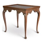 VERY FINE AND RARE QUEEN ANNE CARVED MAHOGANY TRAY-TOP TEA TABLE, WETHERSFIELD, CONNECTICUT, CIRCA 1760