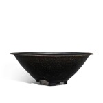 A very large and extremely rare Jian black-glazed temmoku bowl, Song dynasty 宋 建窰烏金釉斗笠大盌