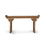 An elm wood Ming-style recessed-leg table (Qiaotouan), Qing dynasty, 19th century | 清十九世紀 榆木夾頭榫雲紋牙頭翹頭案
