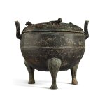 An archaic bronze ritual tripod vessel and cover (Ding), Eastern Zhou dynasty, Spring and Autumn period | 東周 春秋 青銅交龍紋三足蓋鼎