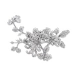 'Paper Cut Collection - Chrysanthemum' Diamond Brooch | Yewn | [剪紙系列 - 菊花] 鑽石胸針