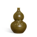 A teadust-glazed double-gourd vase,  Qing dynasty, 19th century | 清十九世紀 茶葉末釉綬帶葫蘆瓶  《大清乾隆年製》仿款