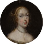 Portrait of a lady wearing pearl earrings
