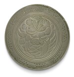 A YUE 'PARROT' BOX AND COVER NORTHERN SONG DYNASTY | 北宋 越窰青釉花鳥紋蓋盒