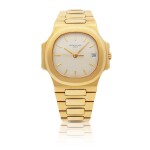 PATEK PHILIPPE | NAUTILUS, REF 3800, YELLOW GOLD WRISTWATCH WITH DATE AND BRACELET CIRCA 1990