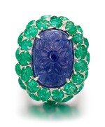 SAPPHIRE, EMERALD AND DIAMOND RING | 11.82卡拉 天然「緬甸」藍寶石 配 祖母綠 及 鑽石 戒指