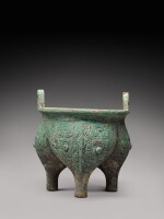 An archaic bronze ritual tripod food vessel (Liding), late Shang dynasty | 商末 青銅饕餮紋鬲