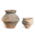 Two grey pottery jars, Bronze Age, 2nd - 1st Millennium B.C. 青銅器時代 灰陶罐兩件