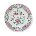 A LARGE FAMILLE ROSE DISH | QING DYNASTY, QIANLONG PERIOD