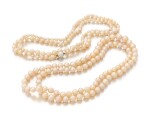 TWO CULTURED PEARL NECKLACES   (DUE COLLANE IN PERLE COLTIVATE)