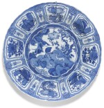 A LARGE BLUE AND WHITE 'KRAAK' DISH MING DYNASTY, WANLI PERIOD