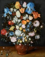 A lavish still life of many flowers in a terracotta vase resting on a wooden ledge, flanked by a clump of cyclamen and scattered diamonds and sapphires | 《靜物：木檯上赤陶瓶中的絢爛花卉，伴一簇仙客來、幾顆鑽石及藍寶石》