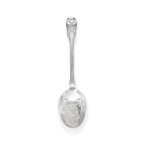  A silver olive-spoon, probably Jean Pierre Payen, Avignon, 1750-1751 | Cuillère à olive en argent probablement par Jean Pierre Payen, Avignon, 1750-1751