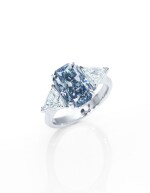 FANCY DARK GREY-BLUE DIAMOND AND DIAMOND RING	3.88卡拉 暗彩灰藍色 鑽石 配 鑽石 戒指