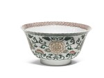 A FAMILLE-VERTE 'FLORAL STRAPWORK' BOWL | QING DYNASTY, KANGXI PERIOD