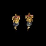 A pair of gold floral earrings with semi-precious stone Java, Indonesia, 7th - 12th century | 印尼爪哇 七至十二世紀 金嵌寶石耳飾一對