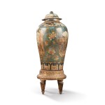 A chinoiserie painted metal covered vase, North Italy, late 18th century | Vase couvert en tôle peinte, Italie du Nord, fin XVIIIe siècle