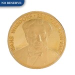 Rolex | A yellow gold coin, Made to commemorate the 100th anniversary of Hans Wilsdorf's birth, Circa 1981 | 勞力士 | 黃金錢幣，為紀念漢斯・威爾斯多夫誕辰100週年而製，約1981年製