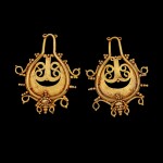 A pair of Lio gold teardrop-shaped ear pendants Central Flores, Indonesian archipelago, 19th century or earlier | 十九世紀或更早 印尼群島弗洛勒斯中部 Lio族金耳飾一對