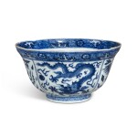 A blue and white 'phoenix and dragon' bowl, Mark and period of Yongzheng | 清雍正 青花龍鳳呈祥紋花式盌 《大清雍正年製》款